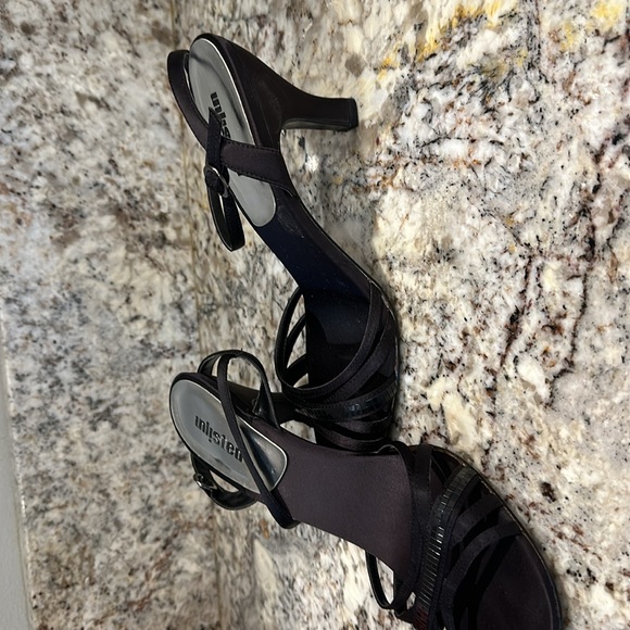 Black satin heel - Picture 2 of 4